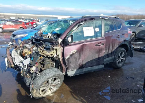 2016 Toyota Rav4 Xle z USA, uszkodzony, nr VIN 2T3RFREV1GW524424